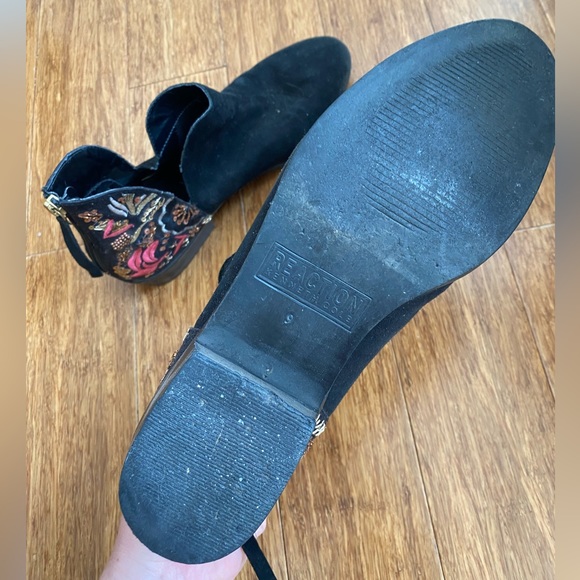 Kenneth Cole Black Suede Booties with Detailed Heel (9 US) - Picture 2 of 6